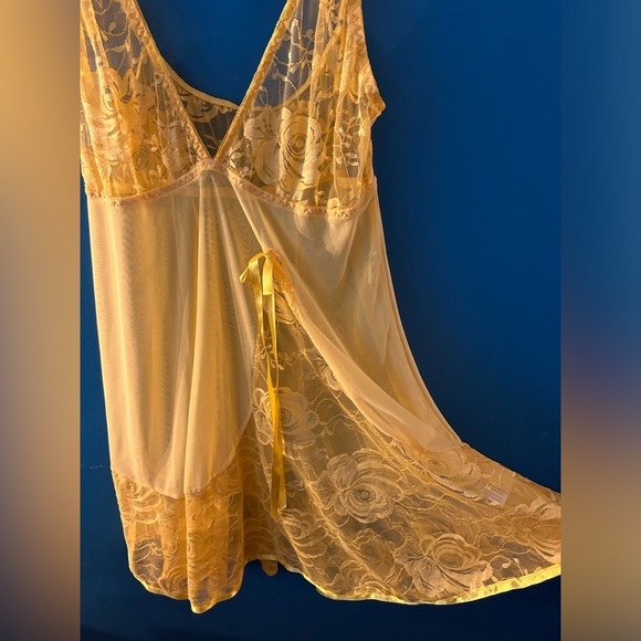 Women’s yellow lace slip dress/lingerie nightgown - Picture 5 of 11